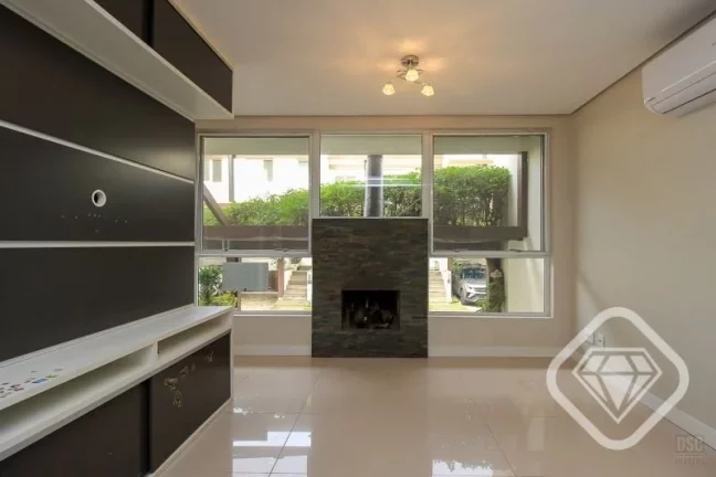 Imagem Casa em condomínio fechado com o maior pátio!

Você vai se surpreender com essa casa em condomín...