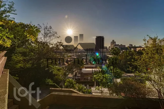 Imagem Apartamento Duplex no Sumaré com 3 suítes, 3 vagas, 208 m²