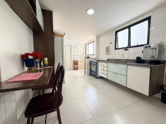 Apartamento 3 quartos frente mar na Orla da Praia de Itaparica Vila Velha /ES