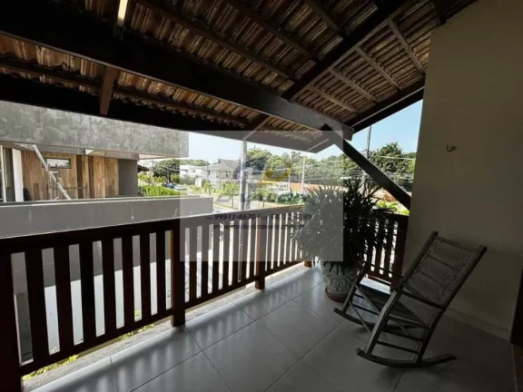 Imagem Vendo casa em condomínio fechado de alto padrão, com 300 m², 4 suítes, sala p/ 3 ambientes e 3 vagas