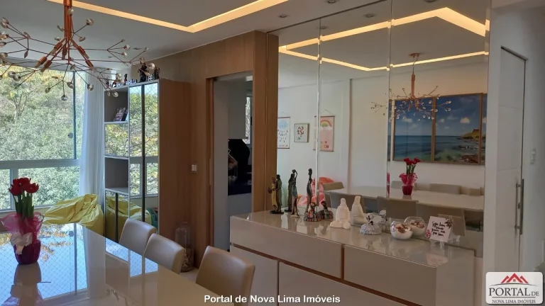 Imagem Casa a venda em Nova Lima, prontinha para você! Uma Casa dos Sonhos Espera por Você no Condomínio Village Royale!