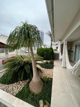 Imagem Casa 3 Dormitórios(2 S), 240,89m2 - Barreiros - São José/SC