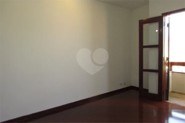 Imagem Casa para alugar com 4 quartos, sendo 2 suítes, em Vila São Francisco, São Paulo - SP