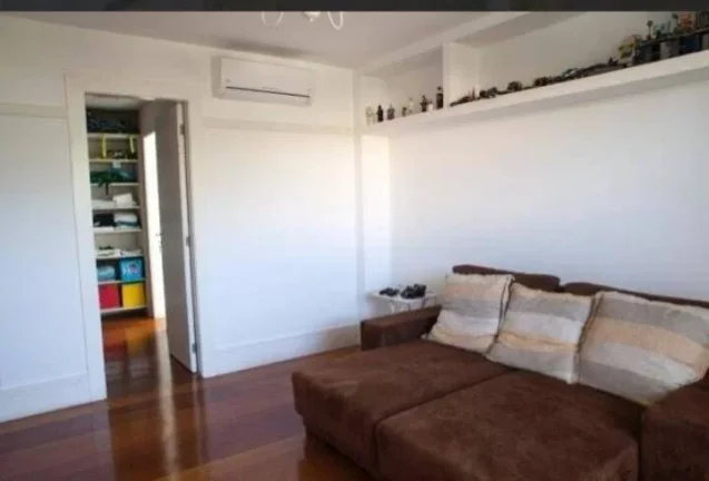 Imagem Casa Triplex Condomínio Interlagos de Itaúna