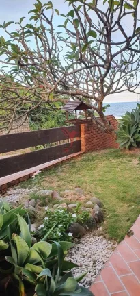 Imagem Casa na Praia com 5 Vagas de Garagem, frente mar , em Balneário Piçarras, Santa Catarina