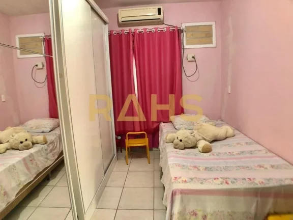 Imagem Sobrado com 2 suítes e 1 quarto, ampla área gourmet com churrasqueira e piscina, 2 vagas de garage...