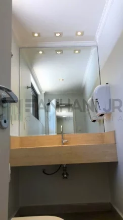 Imagem Aluguel de Casa Comercial no Jardim América, São Paulo-SP: 8 salas, 20 vagas de garagem, 500 m² de área.