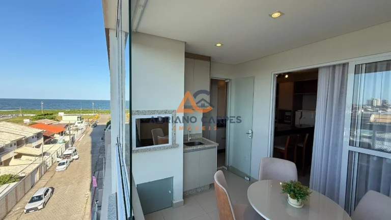 Imagem Seu 3 Quartos MOBILIADO, sendo 01 suíte no Centro de Navegantes perto da Praia e de tudo. Adriano Carpes Imóveis vende.