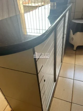 Imagem Vende-se casa no bairro Vila Marilene, com 3 quartos (2 suíte), ar-condicionado, localizada na avenida principal – Igarapava/SP