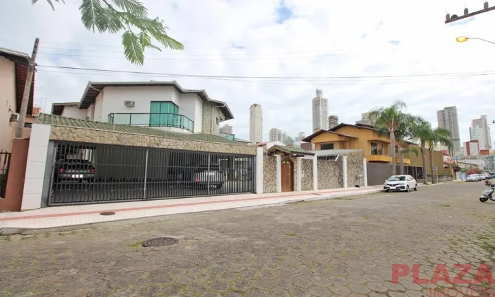 Imagem Casa no centro de Balneário Camboriú