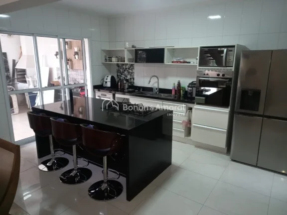 Imagem Linda e espaçosa casa em rua sem saída, lugar muito tranquilo e acessível. A residência possui 3...