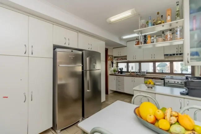 Imagem Apartamento Perdizes - 170M², 4 Dorms, 2 Suítes, 3 Salas, 3 Vagas Demarcadas, Face Norte, Varanda, Armários, Depósito, Hidromassagem, Piscina.
