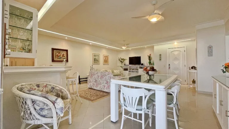 Imagem *Seu refúgio à beira-mar na Riviera: Apartamento amplo com vista para o mar