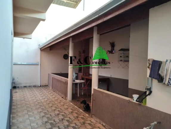 Imagem Casa para Venda em Araras, Jardim Tarumã, 3 dormitórios, 1 suíte, 1 banheiro, 4 vagas