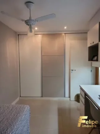 Imagem Apartamento com três quartos - em Itapuã.