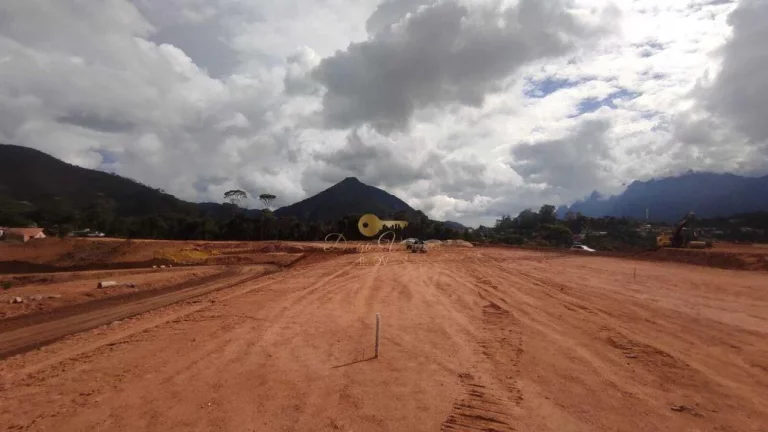 Imagem Terreno em Condomínio para Venda em Teresópolis / RJ no bairro Ermitage