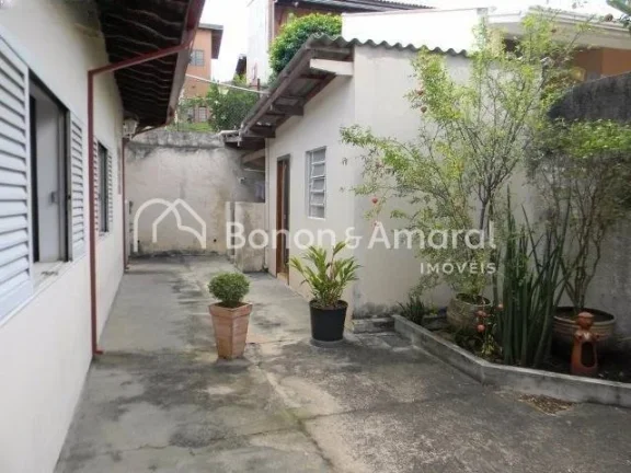 Imagem Linda casa térrea, construção sólida, bem distribuída, com boa iluminação natural e ventilaç...
