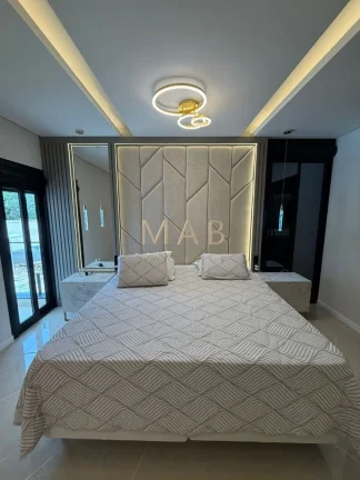 Imagem Imponente Casa de Luxo em Condomínio nos Ingleses, Florianópolis-SC: 5 quartos, 3 suítes, 3 salas, 5 banheiros, 424m² de área.