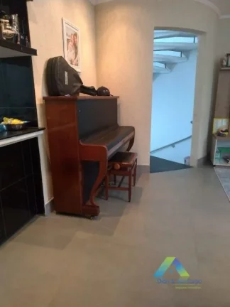 Imagem Casa de condomínio à venda com 180m², 3 quartos e 2 vagas