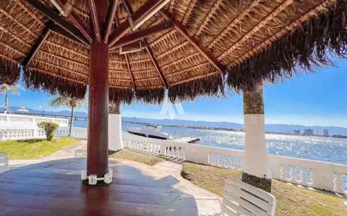 Imagem Casa em condomínio á venda em São Vicente