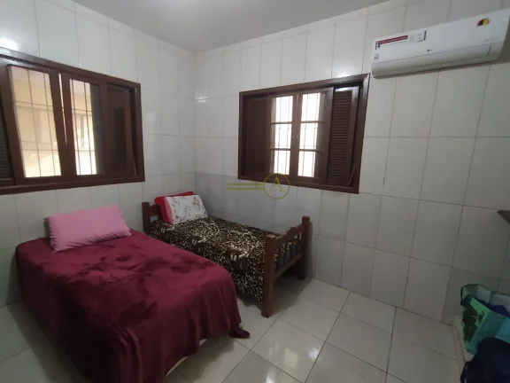 Imagem Casa Térrea, com 2 dorms e Edícula à venda em Peruíbe/SP