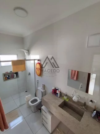 Imagem Casa com 4 suítes no Residencial Jatobá, em Cesário Lange/SP
