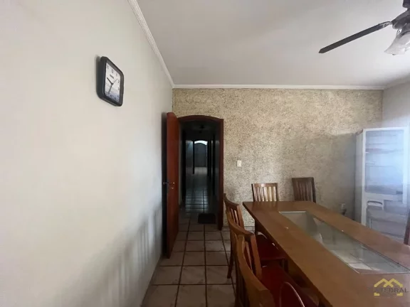 Imagem Casa Comercial para locação próximo a Samuel Martins com vagas de 45 na frente para estacionamento de cliientes
