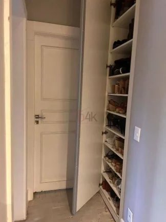 Imagem Elegante apartamento de 220m² com quatro dormitórios a venda no Campo Belo.