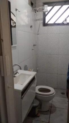 Imagem Barracão Comercial com 150 metros com 01 dormitório, cozinha e banheiro social. Varias vagas de ga...