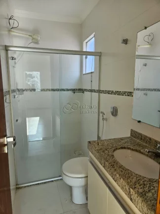 Imagem Casa para aluguel ou venda na Granja dos Cavaleiros, em condomínio, com 3 quartos sendo 1 suíte.