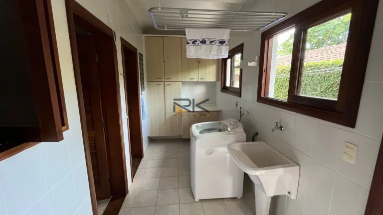 Imagem CASA EM CONDOMINIO COM 4 DORMITÓRIOS SENDO 3 SUÍTES,3 VAGAS DE GARAGEM,VARANDA GOURMET COM CHURRASQUEIRA E PISCINA.