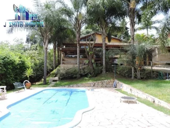 Imagem Casa na Granja Viana com muito espaço em rua tranquila
 Casa com pé direito alto, amplas varandas,...