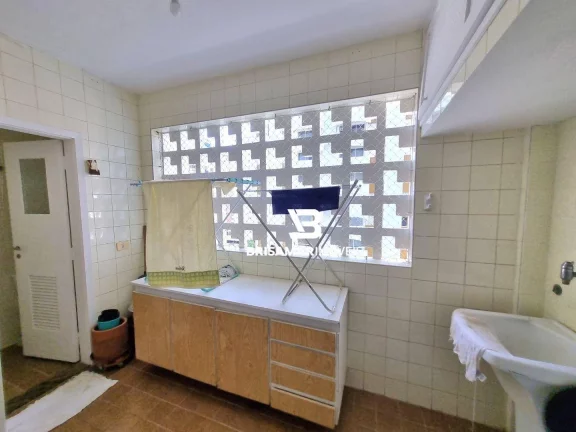 Imagem PITANGUEIRAS- UMA QUADRA DA PRAIA , LOCALIZAÇÃO ESPETACULAR , GARAGEM NO PRÉDIO.
