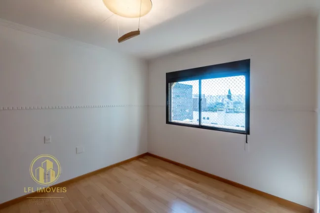 Imagem Muito espaço e privacidade no coração do Itaim Bibi: apartamento para locação, com 3 dormitórios e 3 vagas.