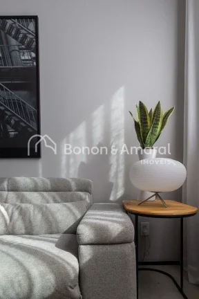Imagem No coração do Cambuí, descubra este lindo apartamento mobiliado, totalmente reformado e com proje...