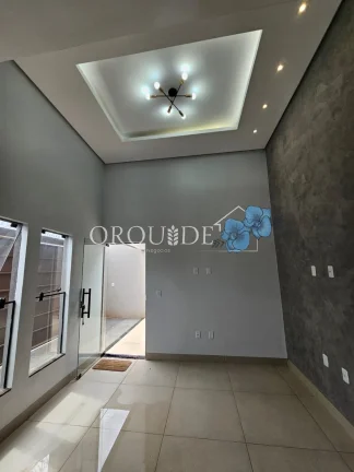 Imagem Imperdível! Casa à venda em Rio Verde-GO, no Residencial Parque dos Ipês, com 2 quartos, 1 suíte, 1 banheiro e 2 vagas de garagem.