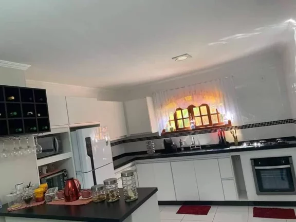 Imagem VENDO CASA DE 3 QUARTOS, LINEAR COM 1.382,00M2 DE TERRENO.
