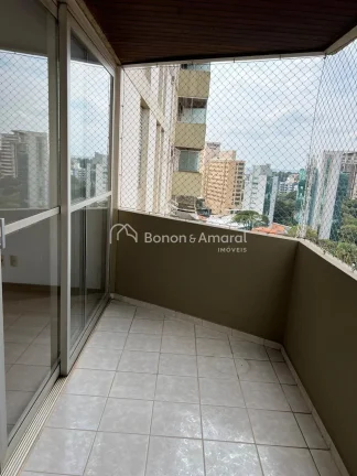 Imagem Em localização privilegiada, este apartamento oferece ambientes amplos, bem arejados e iluminados ...
