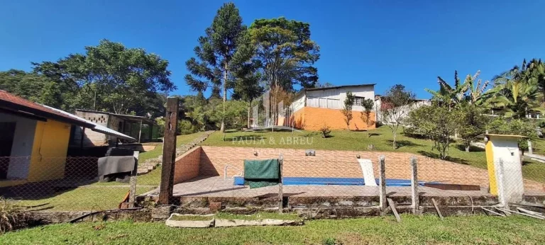 Imagem Chácara com 4 Quartos, 2 Banheiros, Área para Churrasco Grande, Piscina, Lago com Peixes, Estacionamento para 25 carros, Córrego nos fundos, espaço para fazer campo, no Rio Grande da Serra-SP