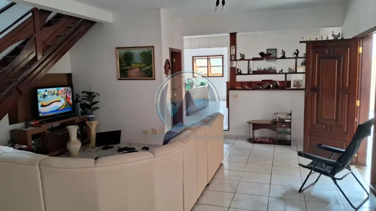 Imagem Imperdível: Casa à venda em Ubatuba-SP, bairro Perequê Açu, 3 quartos, 3 suítes, 1 sala, 3 vagas de garagem, 225m². Venha conferir!