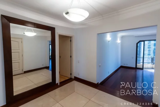 Imagem Itaim Bibi - Rua Sem Saída - 3 Dormitórios (1 Suíte) - 3 Vagas - 240m²