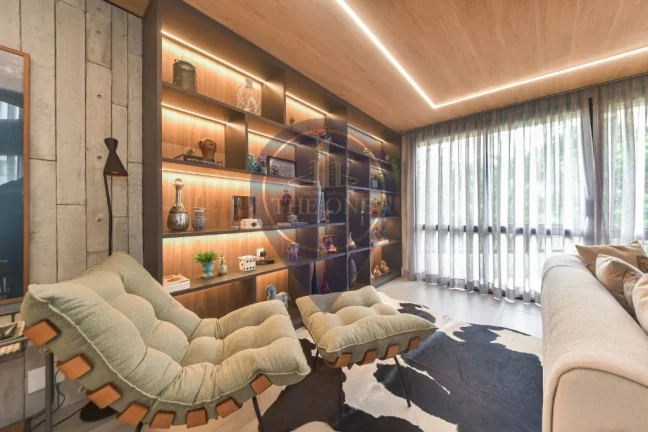 Imagem Apartamento de Alto Padrão no Campo Belo: 3 Quartos, 1 Suíte, 3 Vagas de Garagem - Conheça essa Oportunidade Única!