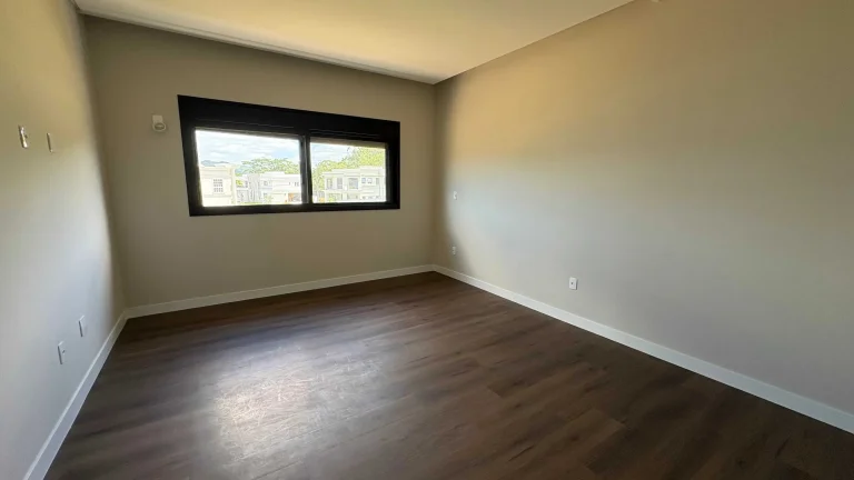 Imagem Casa com 4 dormitórios sendo 4 suítes e 4 vagas de garagem em Camboriú/SC