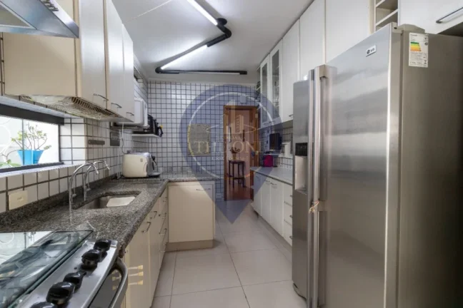 Imagem Casa à venda em São Paulo-SP, bairro Cambuci: 4 quartos, 2 salas, 2 banheiros, 2 vagas, 150 m² de área. Aproveite!