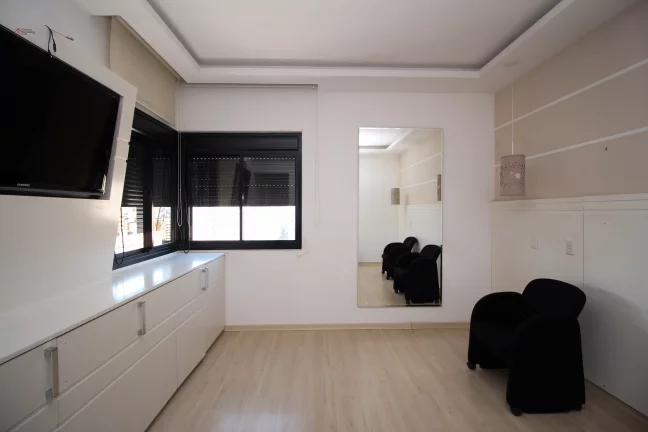 Imagem MARAVILHOSA COBERTURA DUPLEX EM MOEMA, EQUIPADA, COM 380 METROS. LINDA VISTA DA REGIÃO. PARA VENDA OU ALUGUEL.