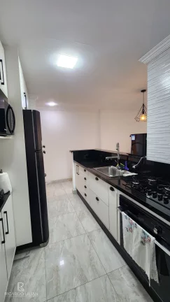 Imagem Apartamento com 3 dormitorios, uma vaga e sacada.