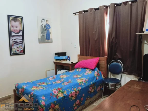 Imagem CASA AMPLA E BEM LOCALIZADA COM 4 DORMITÓRIOS
