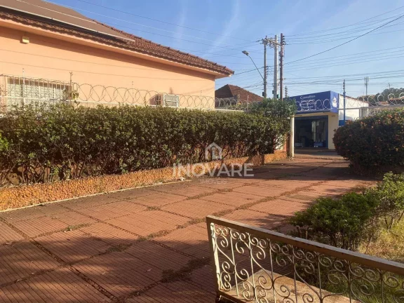 Imagem Casa com 3 dormitórios para alugar, 540 m² por R$ 3.000,00/mês - Setor Central - Itumbiara/GO