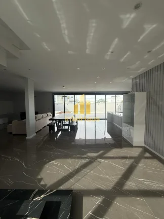 Imagem Residência contemporânea localizada na Praia de Itaguaçu, no bairro Ubatuba, a aproximadamente 30...