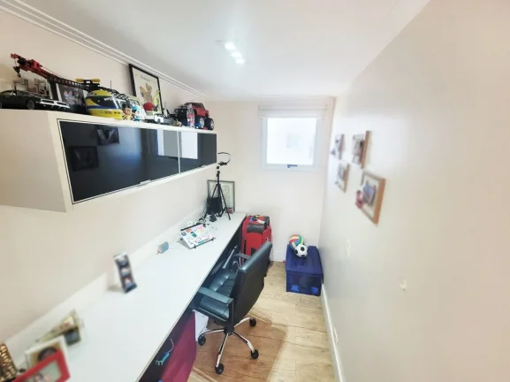 Imagem Apartamento 137M², 3Q, 1 Suíte, 4 Banheiros, 2 Vagas, Varanda, Condomínio Clube, Academia, Piscina, Sauna, Salão de Festas, Churrasqueira, Personal.